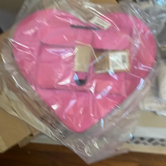 Dr. Martens💕 NEW WITH TAGS/  Pink LEATHER convertible Shoulder Bag/ backpack - Picture 13 of 15